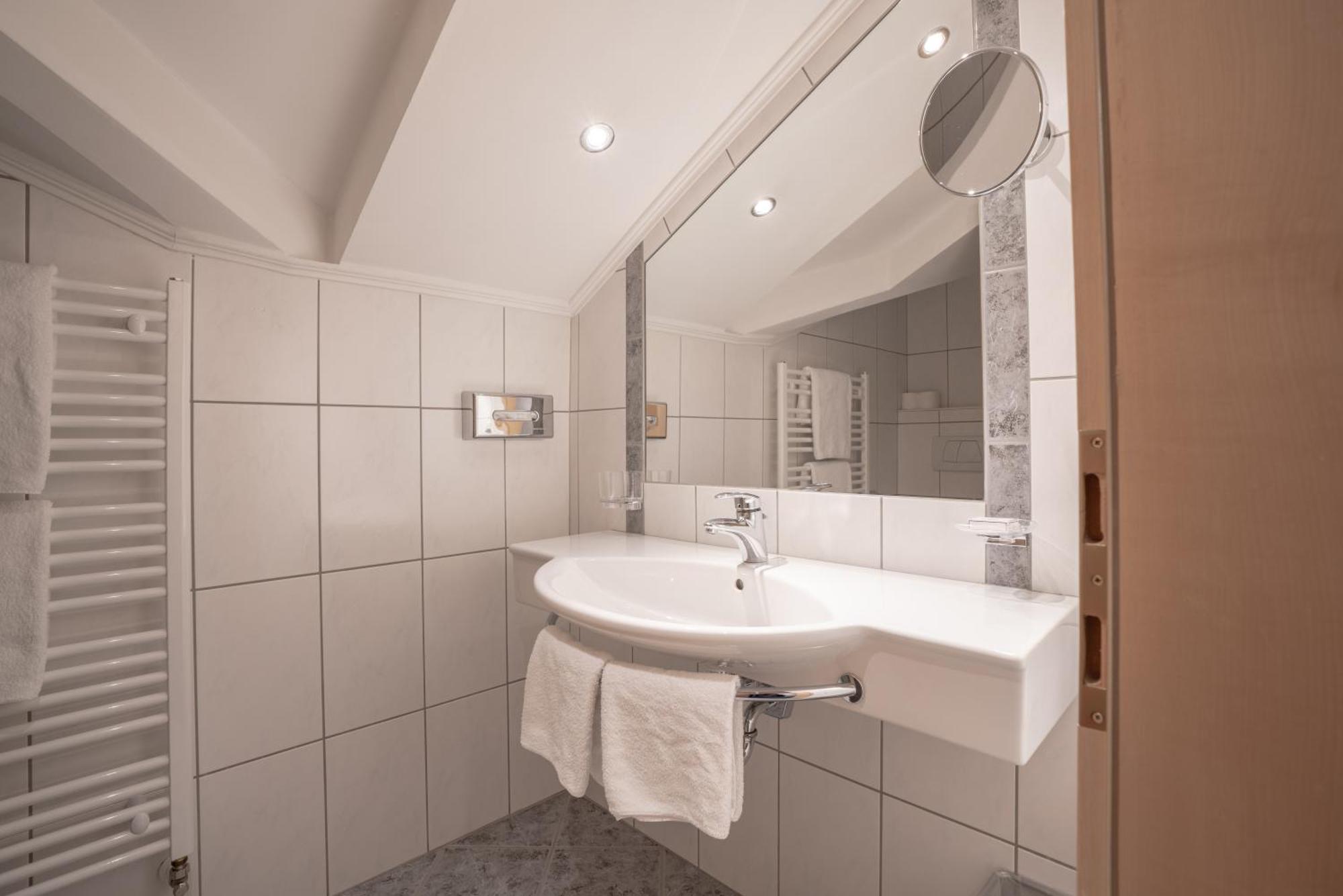 Bed and Breakfast Petit Madlein Ишгль Экстерьер фото
