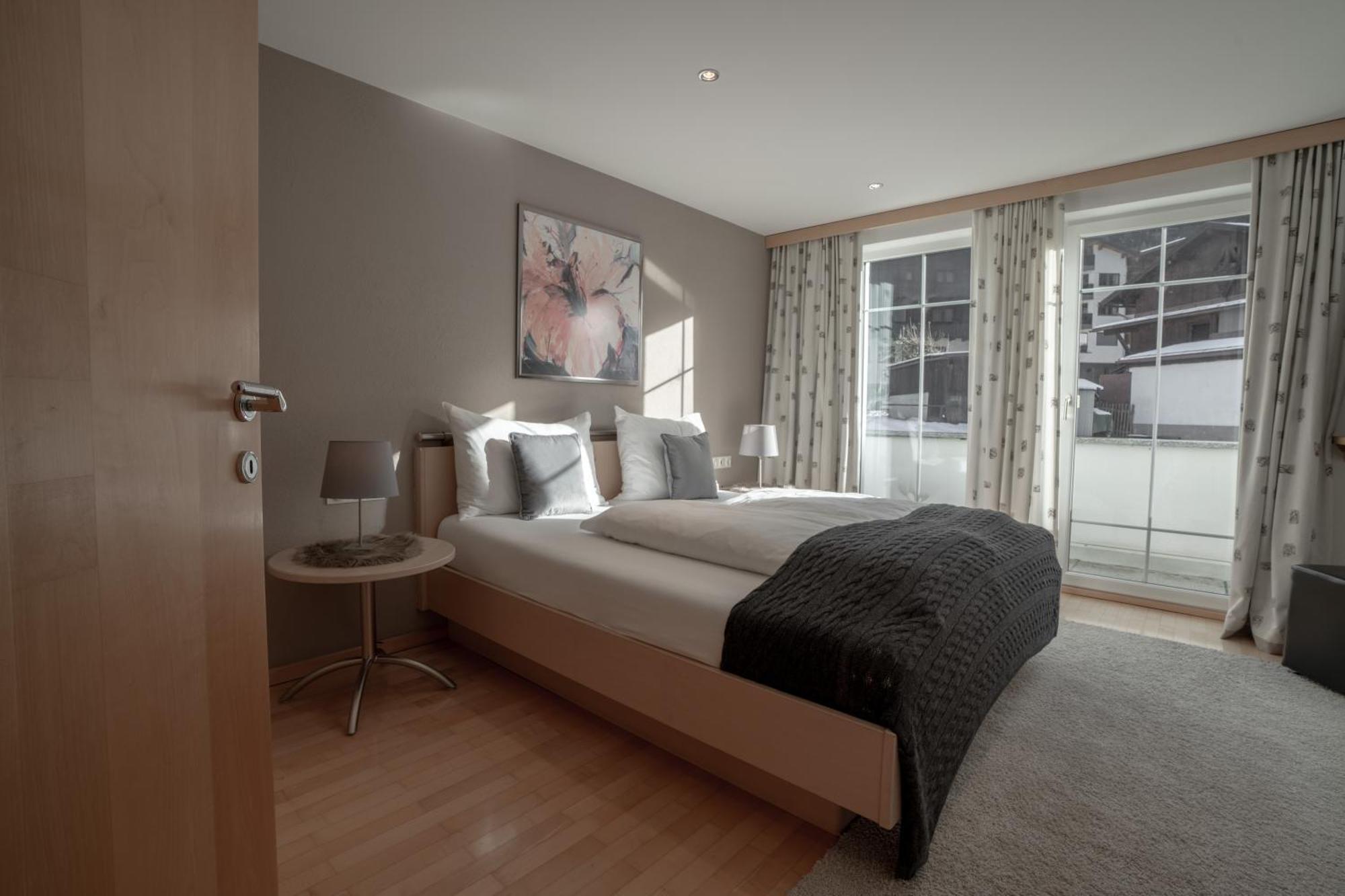 Bed and Breakfast Petit Madlein Ишгль Экстерьер фото
