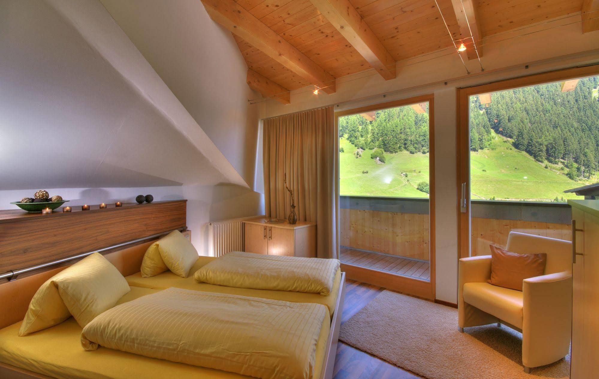Bed and Breakfast Petit Madlein Ишгль Номер фото